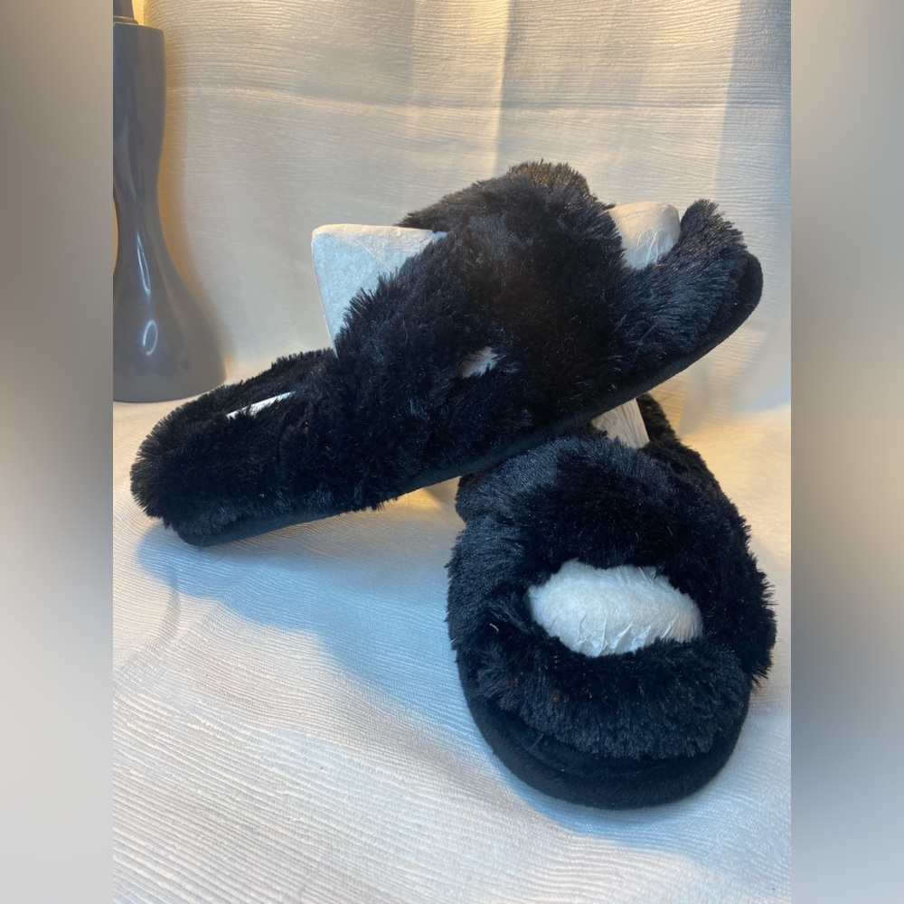 ABOUND Women Sasha Plush Criss
Cross Slipper  black XL (11-12)